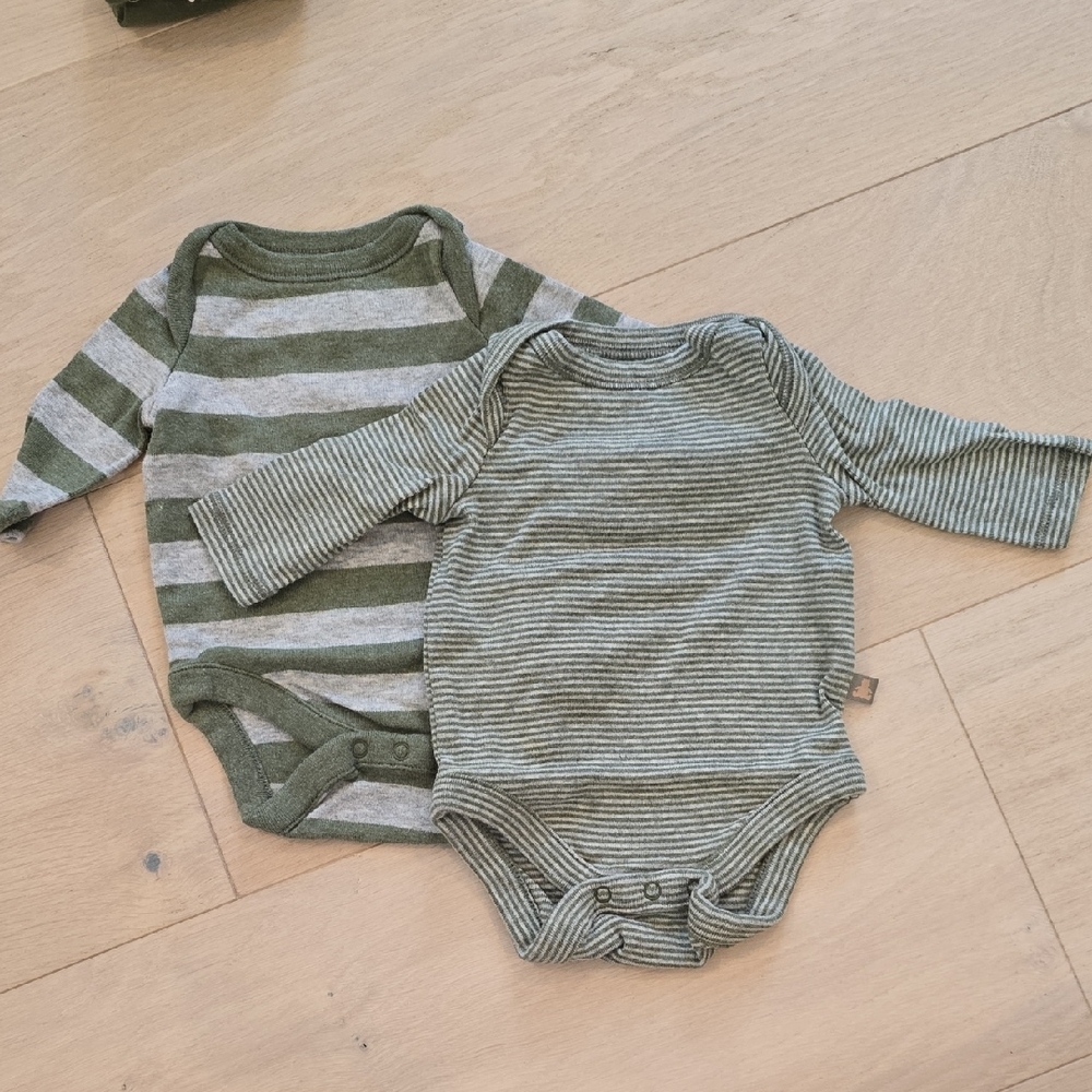 Baby Gap Green and Gray Striped Bodysuitsa